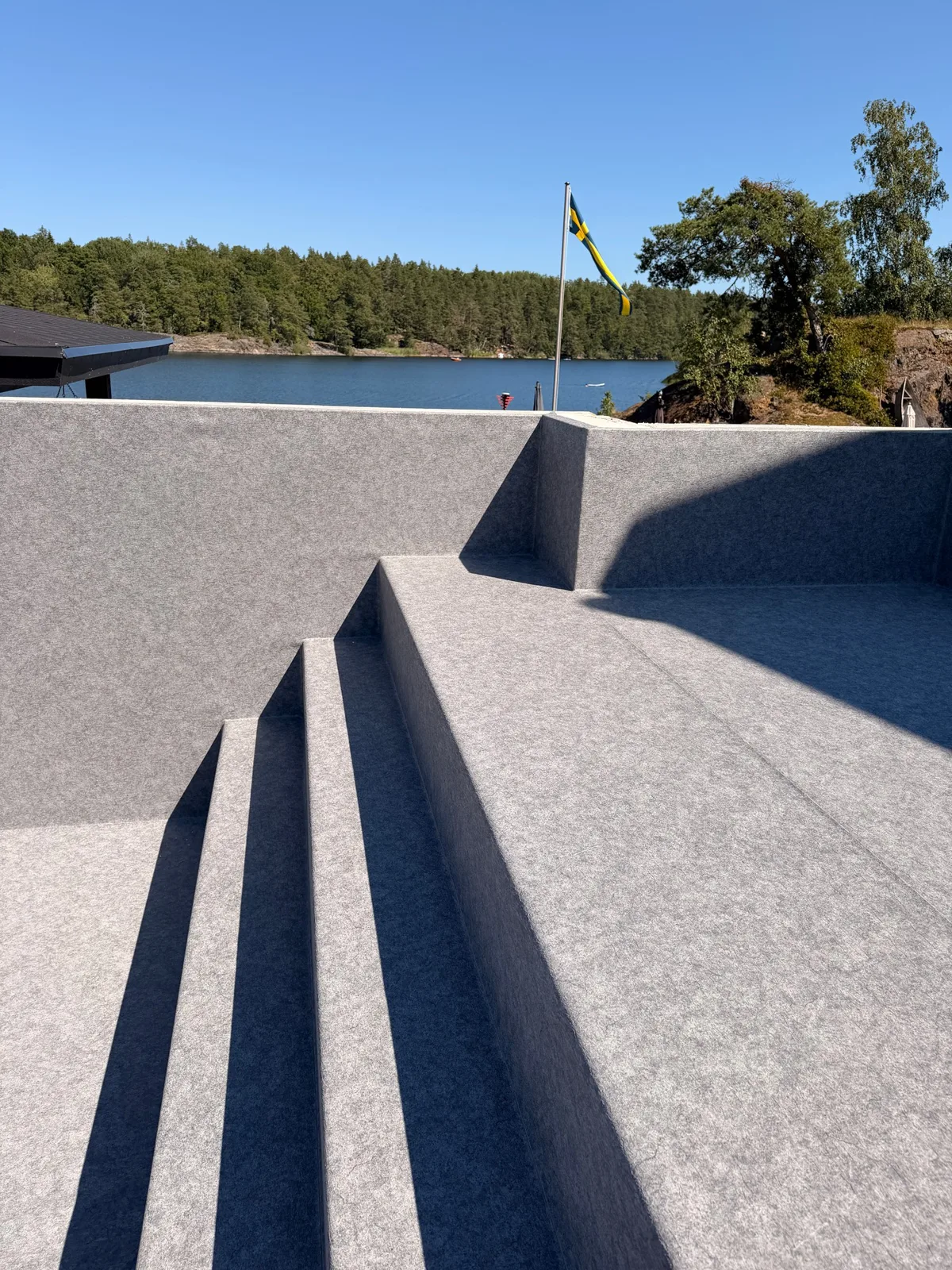 CGT Alkor Aquasense Granit Grey monterad i nybyggt pool i Södra Stockholm